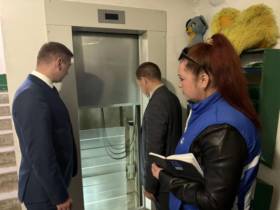 По народной программе Единой России в Первомайске восстанавливают лифтовое хозяйство По народной программе Единой России в Первомайске восстанавливают лифтовое хозяйство