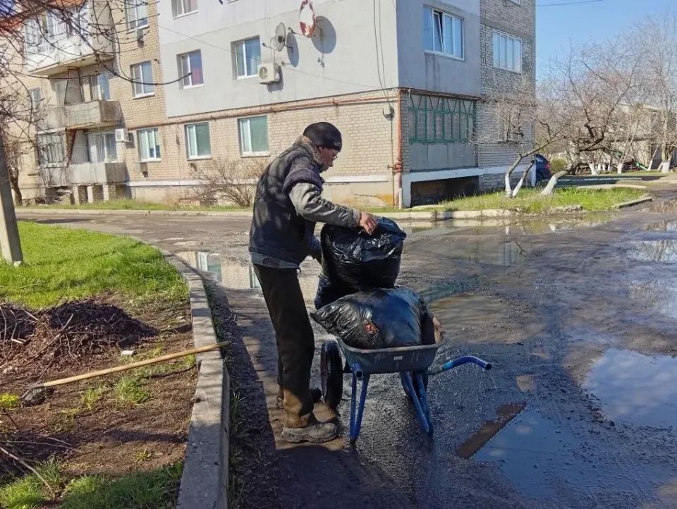 В поселках городского округа прошли субботники В поселках городского округа прошли субботники