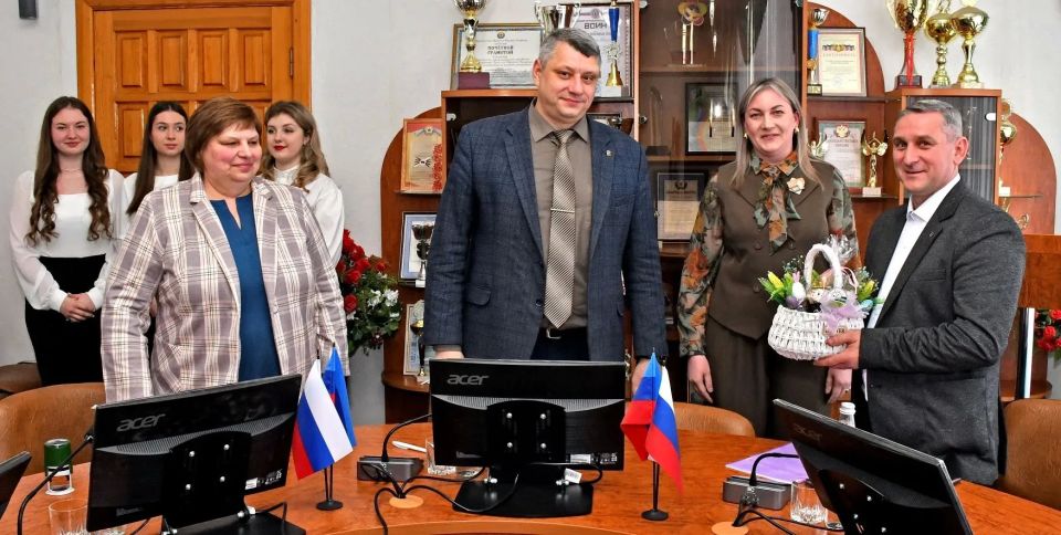 16 апреля – дата, которая навсегда вписана яркими, золотыми буквами в историю нашей ГБОУ ЛНР "СТАНИЧНО-ЛУГАНСКОЙ СПЕЦИАЛИЗИРОВАННОЙ ШКОЛЫ ПГТ ПЕТРОВКА"! Этот поистине знаменательный день, под сводами, в которых звучали самые... 16 апреля – дата, которая навсегда вписана яркими, золотыми буквами в историю нашей ГБОУ ЛНР "СТАНИЧНО-ЛУГАНСКОЙ СПЕЦИАЛИЗИРОВАННОЙ ШКОЛЫ ПГТ ПЕТРОВКА"! Этот поистине знаменательный день, под сводами, в которых звучали самые...