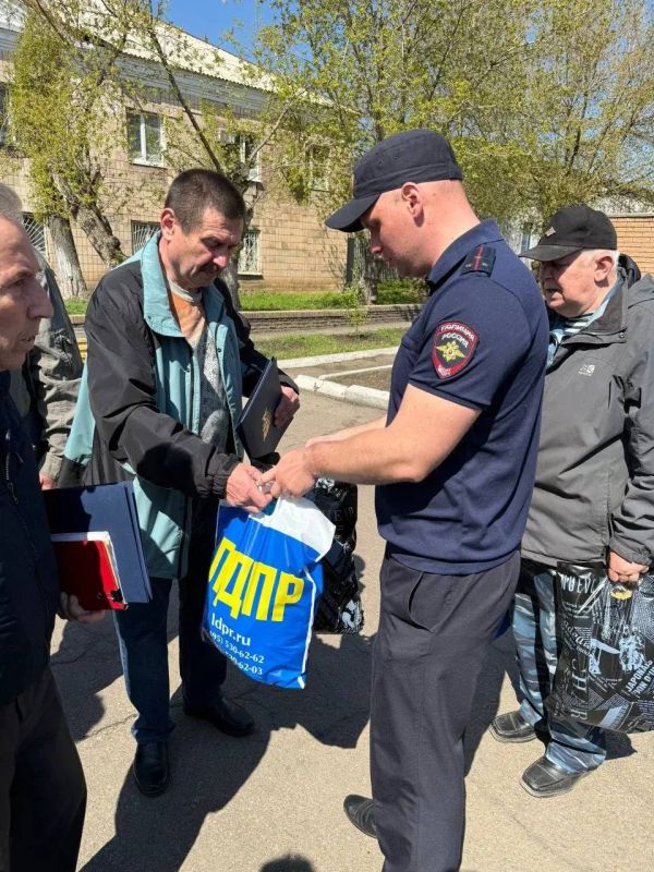 С уважением к службе и преданности делу С уважением к службе и преданности делу