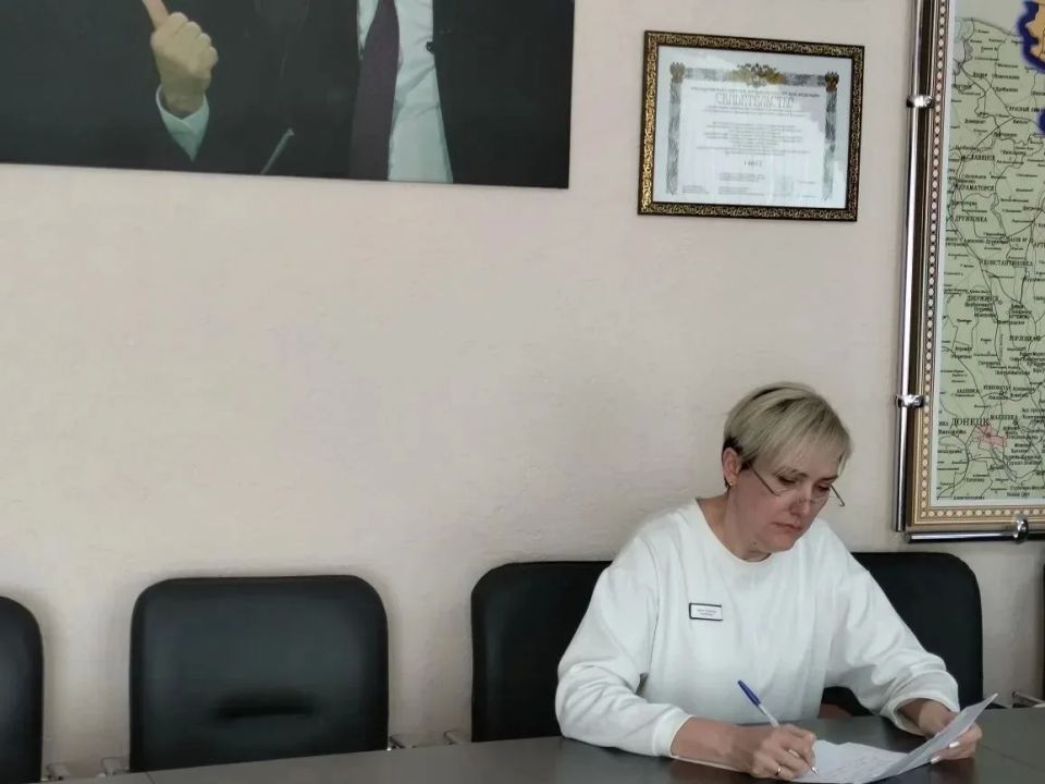 Вчера, в ходе рабочего визита Главы Луганской Народной Республики Леонида Ивановича Пасечника в городской округ город Ровеньки к нему обратилась местная жительница за содействием в решении проблемной ситуации, касающейся... Вчера, в ходе рабочего визита Главы Луганской Народной Республики Леонида Ивановича Пасечника в городской округ город Ровеньки к нему обратилась местная жительница за содействием в решении проблемной ситуации, касающейся...