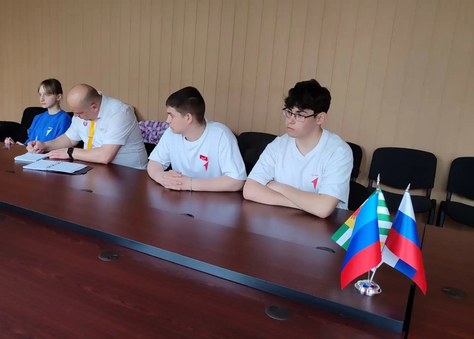 В администрации города Рубежное состоялось заседание Муниципального координационного совета, посвящённое вопросам молодёжной политики и взаимодействию с региональным отделением Общероссийского общественно-государственного... В администрации города Рубежное состоялось заседание Муниципального координационного совета, посвящённое вопросам молодёжной политики и взаимодействию с региональным отделением Общероссийского общественно-государственного...