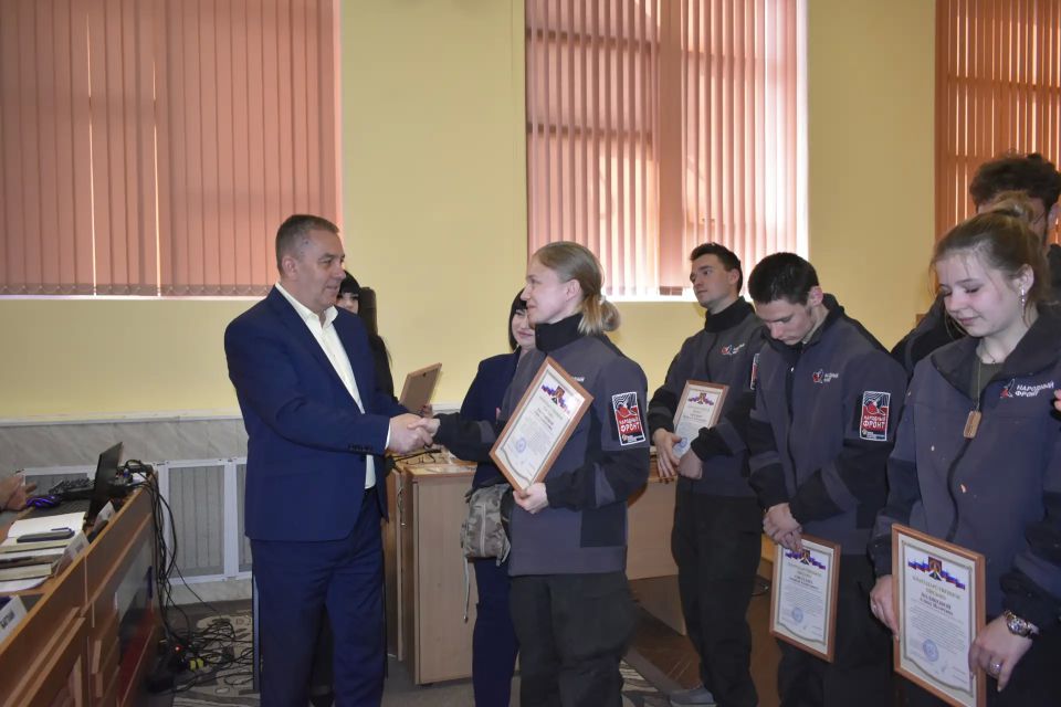 Глава Перевальского округа Виталий Михайлов провел расширенное аппаратное совещание Глава Перевальского округа Виталий Михайлов провел расширенное аппаратное совещание