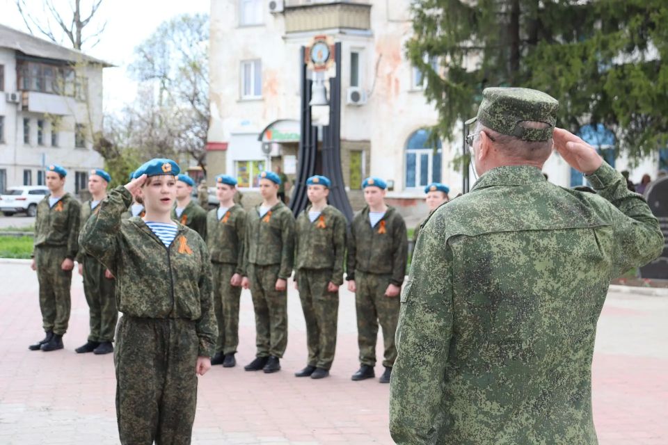 В Антраците прошел городской смотр-конкурс строя и песни «Гром Победы, раздавайся!» В Антраците прошел городской смотр-конкурс строя и песни «Гром Победы, раздавайся!»