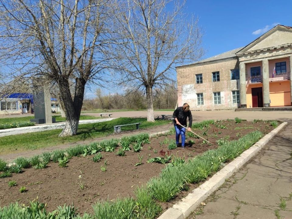 В пгт. Софиевский и пгт. Запорожье продолжаются работы по благоустройству территорий В пгт. Софиевский и пгт. Запорожье продолжаются работы по благоустройству территорий