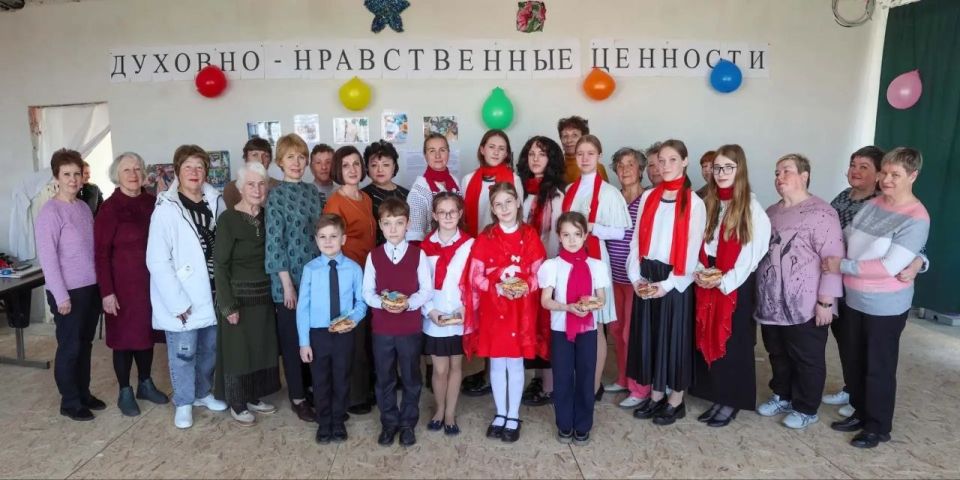В ГБУ ЛНР «Рубежанский КЦСОН» обучающиеся школы искусств провели концерт «Пасхальный Благовест» В ГБУ ЛНР «Рубежанский КЦСОН» обучающиеся школы искусств провели концерт «Пасхальный Благовест»