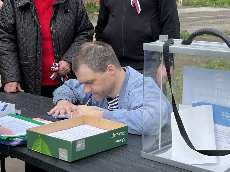 В Счастье состоялось праздничное мероприятие «С Россией вместе» В Счастье состоялось праздничное мероприятие «С Россией вместе»