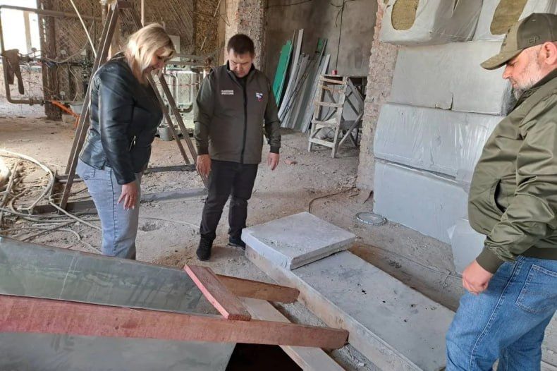 В Комсомольском поселковом клубе по Народной программе ВПП «Единая Россия» и при поддержке Красноярского края продолжается капремонт В Комсомольском поселковом клубе по Народной программе ВПП «Единая Россия» и при поддержке Красноярского края продолжается капремонт
