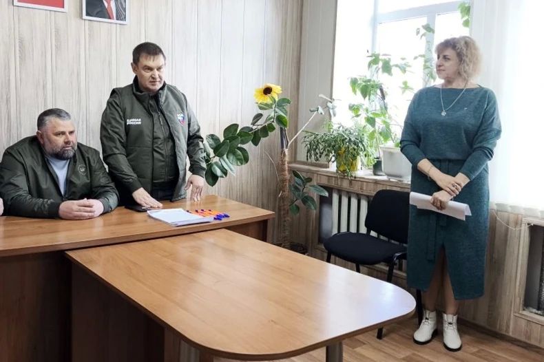В Червонопартизанске депутаты и руководители внесли свои предложения в народную программу «Единой России» В Червонопартизанске депутаты и руководители внесли свои предложения в народную программу «Единой России»