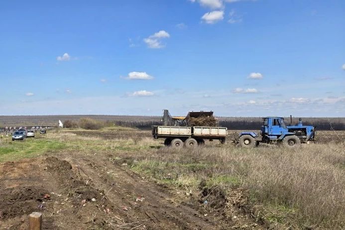 В Свердловском округе продолжается подготовка кладбищ к Радонице и Красной горке В Свердловском округе продолжается подготовка кладбищ к Радонице и Красной горке
