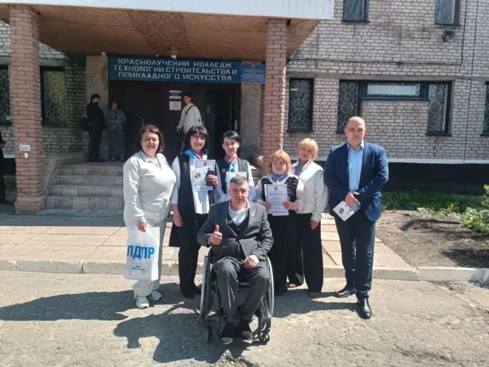 С благодарностью за важный труд и поддержку людей С благодарностью за важный труд и поддержку людей
