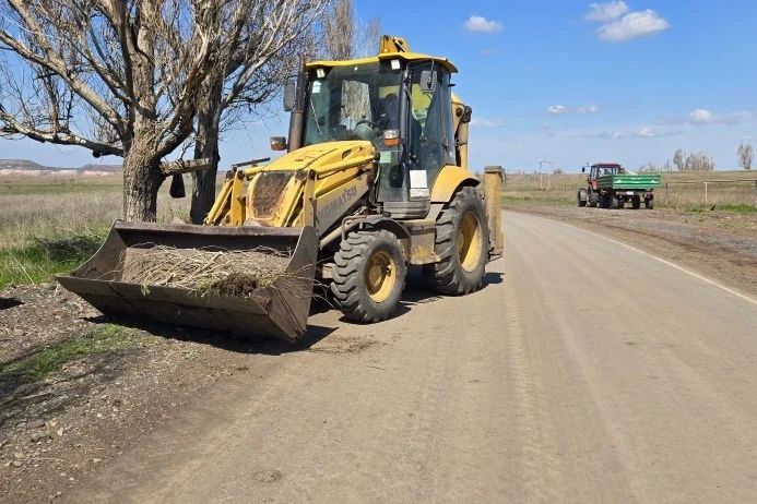 В Свердловском округе продолжается подготовка кладбищ к Радонице и Красной горке В Свердловском округе продолжается подготовка кладбищ к Радонице и Красной горке
