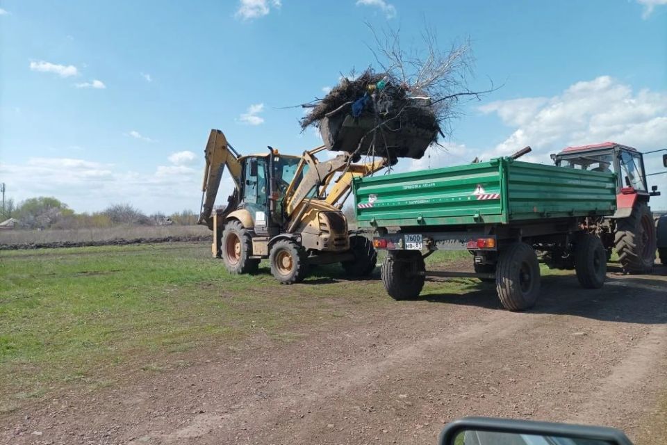 В Свердловском округе продолжается подготовка кладбищ к Радонице и Красной горке В Свердловском округе продолжается подготовка кладбищ к Радонице и Красной горке