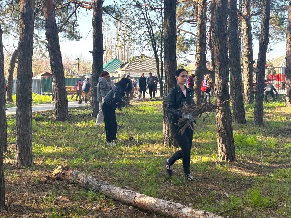 Марина Филиппова: Коллектив Администрации провел субботник в парке «Дружбы» Марина Филиппова: Коллектив Администрации провел субботник в парке «Дружбы»