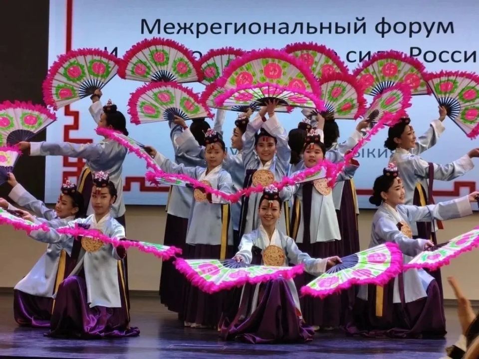 Делегация Совета женщин Антрацитовского муниципального округа Луганского регионального отделения Союза женщин России приняла участие в Межрегиональном форуме «И только в единстве сила России» Делегация Совета женщин Антрацитовского муниципального округа Луганского регионального отделения Союза женщин России приняла участие в Межрегиональном форуме «И только в единстве сила России»