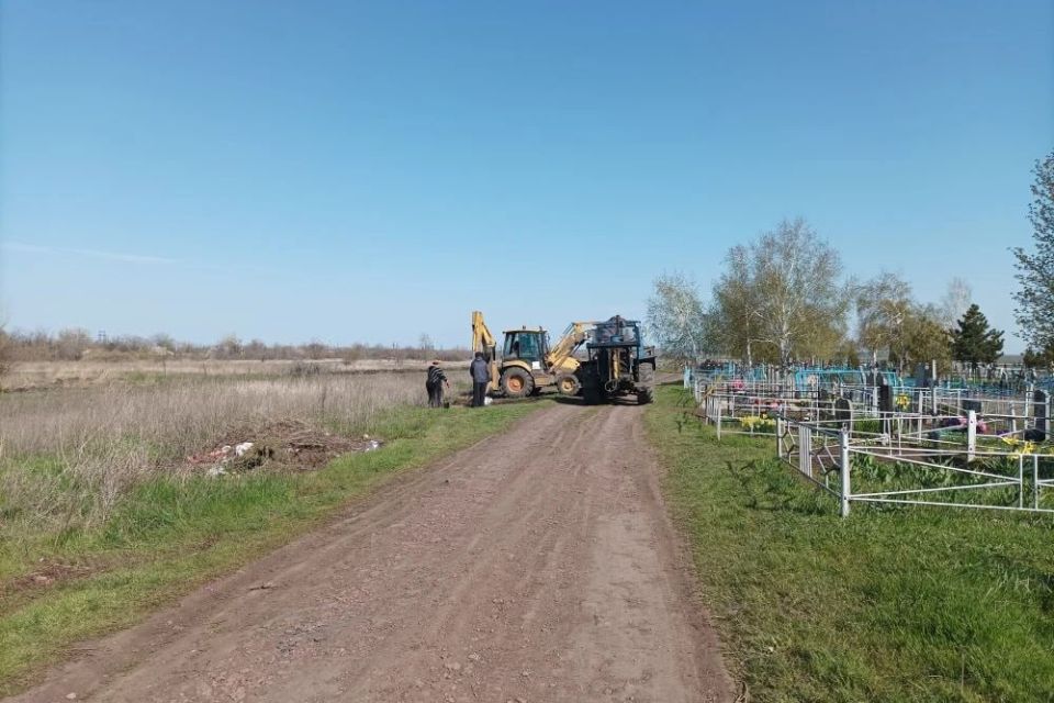 В Свердловском округе продолжается подготовка кладбищ к Радонице и Красной горке В Свердловском округе продолжается подготовка кладбищ к Радонице и Красной горке