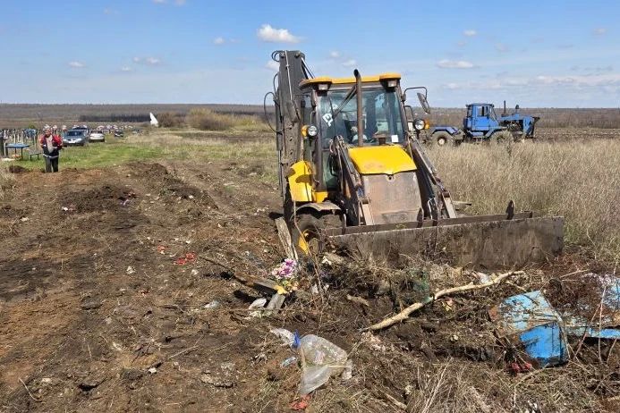 В Свердловском округе продолжается подготовка кладбищ к Радонице и Красной горке В Свердловском округе продолжается подготовка кладбищ к Радонице и Красной горке