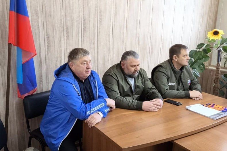 В Червонопартизанске депутаты и руководители внесли свои предложения в народную программу «Единой России» В Червонопартизанске депутаты и руководители внесли свои предложения в народную программу «Единой России»