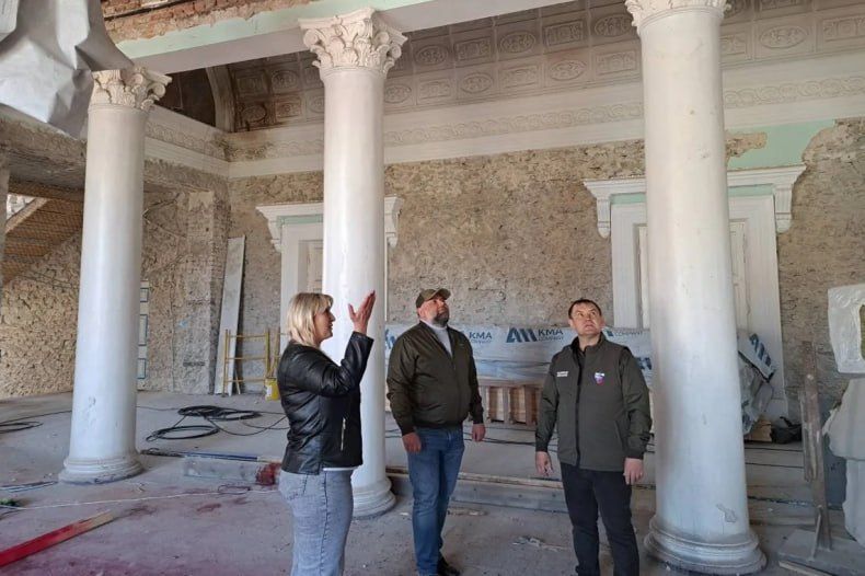 В Комсомольском поселковом клубе по Народной программе ВПП «Единая Россия» и при поддержке Красноярского края продолжается капремонт В Комсомольском поселковом клубе по Народной программе ВПП «Единая Россия» и при поддержке Красноярского края продолжается капремонт