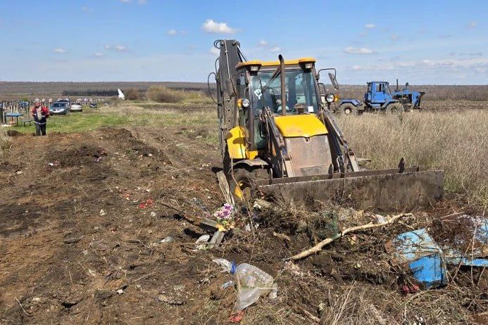 В Свердловском округе продолжается подготовка кладбищ к Радонице и Красной горке В Свердловском округе продолжается подготовка кладбищ к Радонице и Красной горке