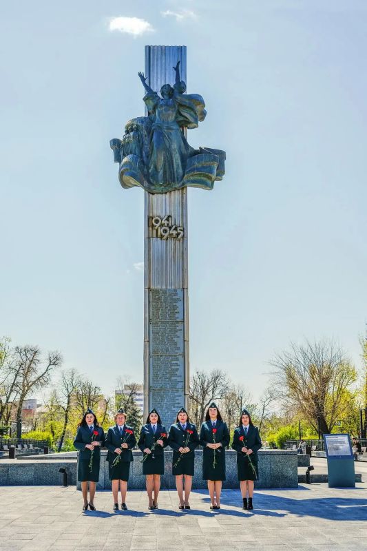Санкт-Петербургская и Луганская таможни почтили память жертв геноцида советского народа Санкт-Петербургская и Луганская таможни почтили память жертв геноцида советского народа