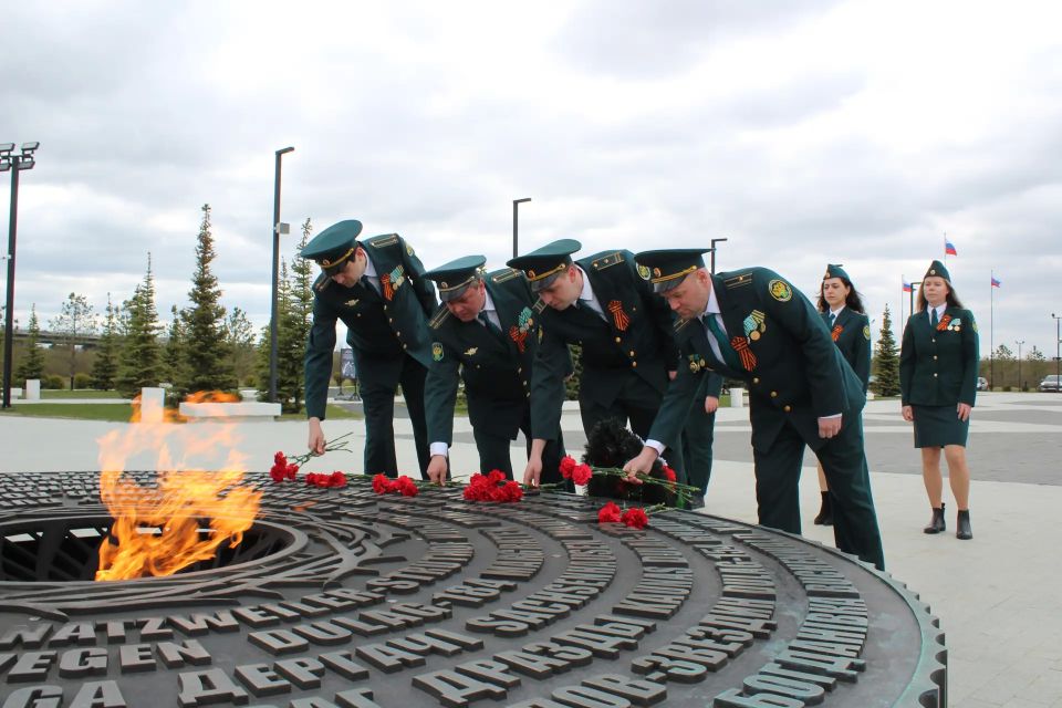 Санкт-Петербургская и Луганская таможни почтили память жертв геноцида советского народа Санкт-Петербургская и Луганская таможни почтили память жертв геноцида советского народа