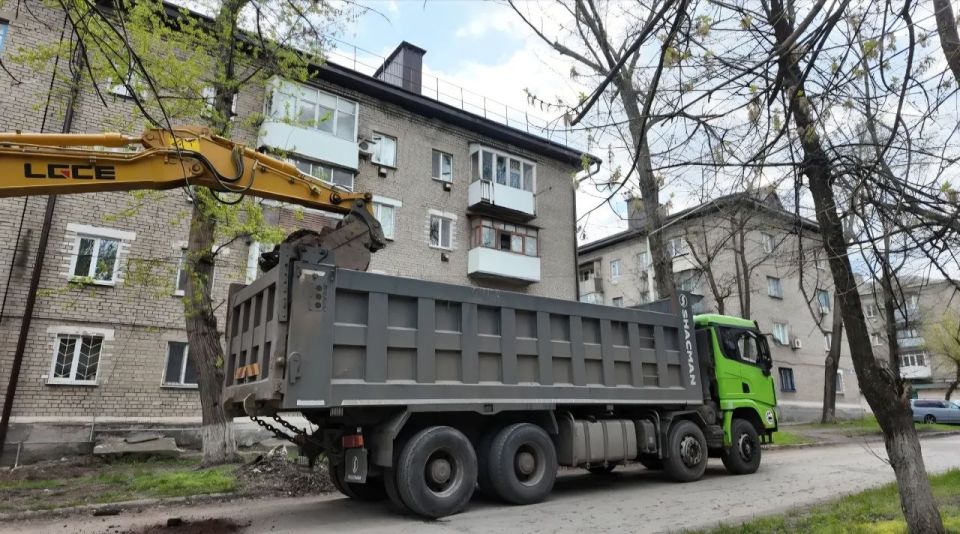 На улице Коцюбинского в Молодогвардейске начались демонтажные работы асфальтного покрытия На улице Коцюбинского в Молодогвардейске начались демонтажные работы асфальтного покрытия
