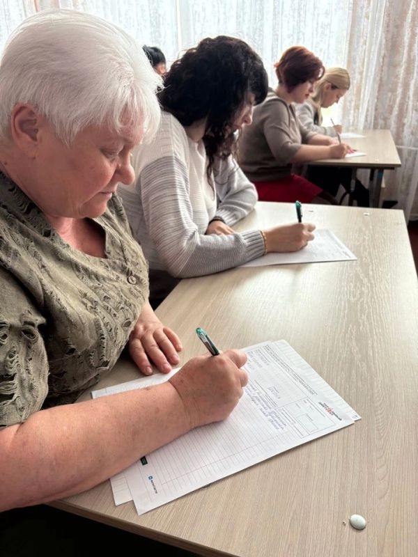 В Ровеньках прошла ежегодная культурно-просветительская акция «Тотальный диктант», которая объединяет любителей русского языка В Ровеньках прошла ежегодная культурно-просветительская акция «Тотальный диктант», которая объединяет любителей русского языка