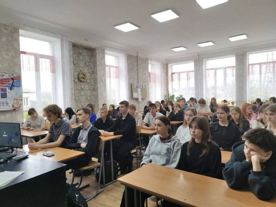 В ГБОУ ЛНР «ЛСШ №16 им. П.Б. Луспекаева» состоялась профориентационная встреча с учениками 8-10 классов и заведующим Филиалом ЦГА г. Луганска № 377 ГУП ЛНР «ЛУГМЕДФАРМ»Кляутой Яной Анатольевной В ГБОУ ЛНР «ЛСШ №16 им. П.Б. Луспекаева» состоялась профориентационная встреча с учениками 8-10 классов и заведующим Филиалом ЦГА г. Луганска № 377 ГУП ЛНР «ЛУГМЕДФАРМ»Кляутой Яной Анатольевной
