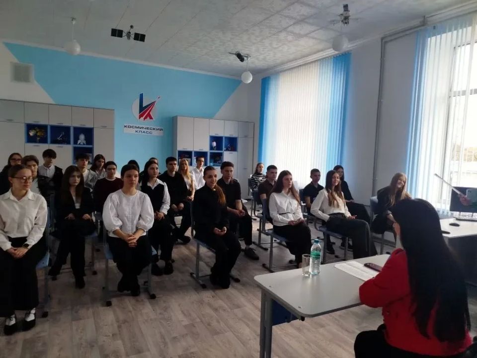 Сегодня в Ровеньковской гимназии №1 им. Г.С. Шонина прошла встреча в рамках направления «ГосСтарт.Диалог» программы «ГосСтарт Сегодня в Ровеньковской гимназии №1 им. Г.С. Шонина прошла встреча в рамках направления «ГосСтарт.Диалог» программы «ГосСтарт