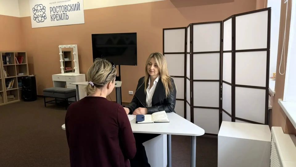 Депутаты Совета городского округа города Брянка от ВПП «Единая Россия» Елена Ужикова, Валентина Ижбердеева и Татьяна Лондаренко провели приёмы граждан Депутаты Совета городского округа города Брянка от ВПП «Единая Россия» Елена Ужикова, Валентина Ижбердеева и Татьяна Лондаренко провели приёмы граждан