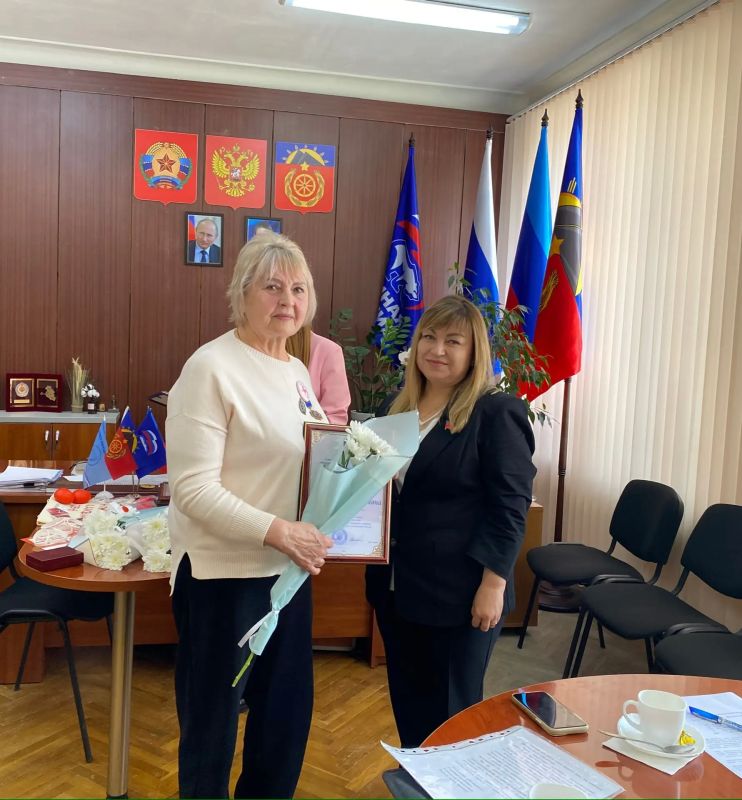 В Совете Антрацитовского муниципального округа чествовали доноров крови — людей, чья ежедневная самоотверженность помогает спасать жизни и дарить надежду тем, кто в ней особенно нуждается В Совете Антрацитовского муниципального округа чествовали доноров крови — людей, чья ежедневная самоотверженность помогает спасать жизни и дарить надежду тем, кто в ней особенно нуждается