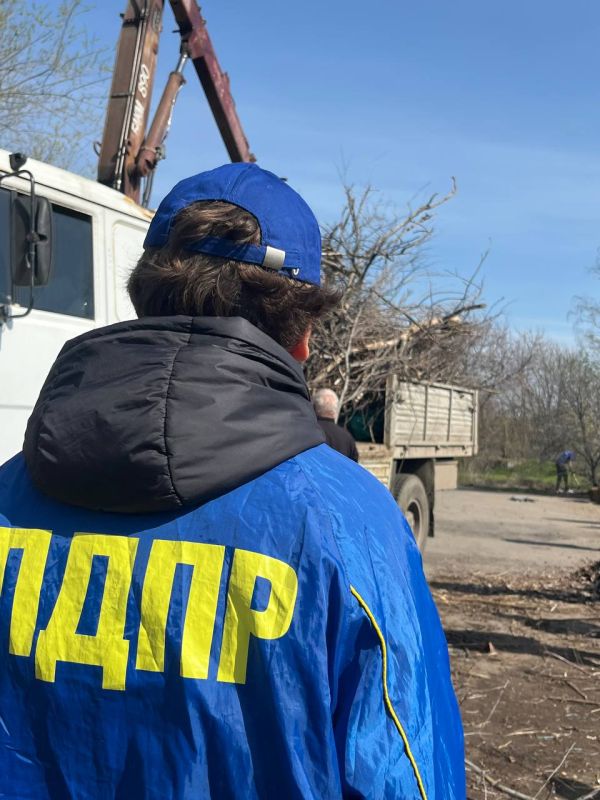 Активисты Молодежной организации ЛДПР вместе с представителями других общественных объединений приняли участие во Всероссийской неделе субботников «Мы за чистоту» Активисты Молодежной организации ЛДПР вместе с представителями других общественных объединений приняли участие во Всероссийской неделе субботников «Мы за чистоту»