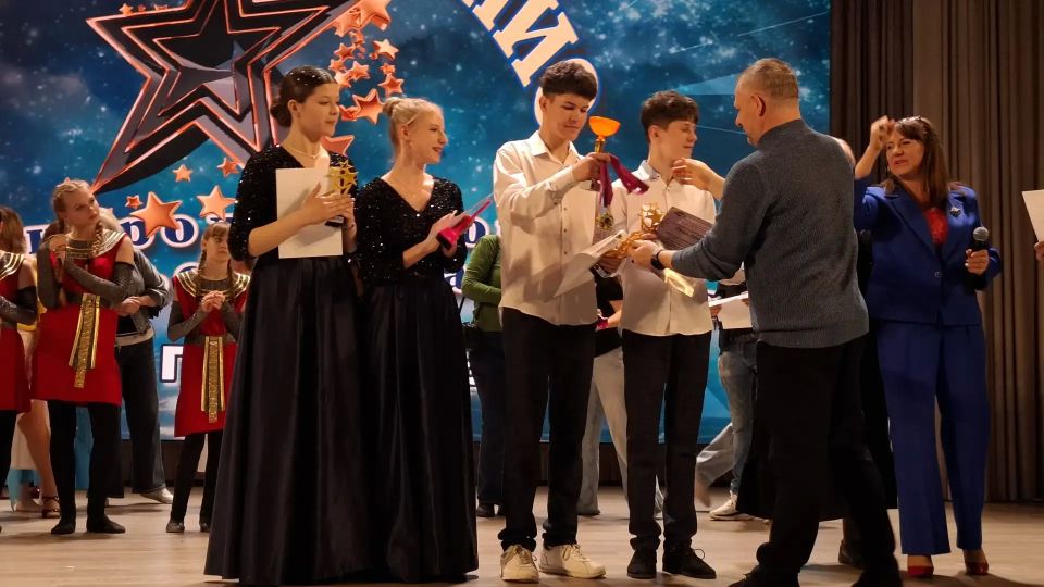 Вокалисты из Перевальского округа зажгли на конкурсе «Звёздное сияние» Вокалисты из Перевальского округа зажгли на конкурсе «Звёздное сияние»