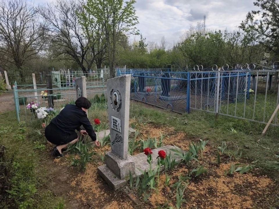 Полицейские региона в День ветерана ОВД почтили память погибших коллег Полицейские региона в День ветерана ОВД почтили память погибших коллег