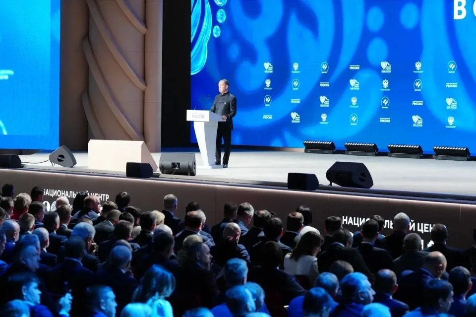 На III Всероссийском муниципальном форуме «МАЛАЯ РОДИНА — СИЛА РОССИИ» в НЦ «Россия» состоялась мастер-лекция Дмитрия Медведева На III Всероссийском муниципальном форуме «МАЛАЯ РОДИНА — СИЛА РОССИИ» в НЦ «Россия» состоялась мастер-лекция Дмитрия Медведева