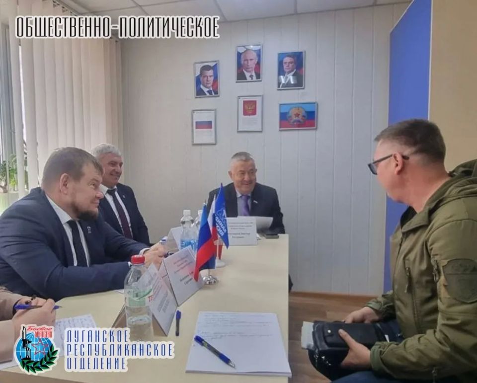 7 апреля Денис Сергеевич Колесников, заместитель Председателя Народного Совета Луганской Народной Республики, член Совета Луганского республиканского отделения Всероссийской общественной организации ветеранов «БОЕВОЕ... 7 апреля Денис Сергеевич Колесников, заместитель Председателя Народного Совета Луганской Народной Республики, член Совета Луганского республиканского отделения Всероссийской общественной организации ветеранов «БОЕВОЕ...