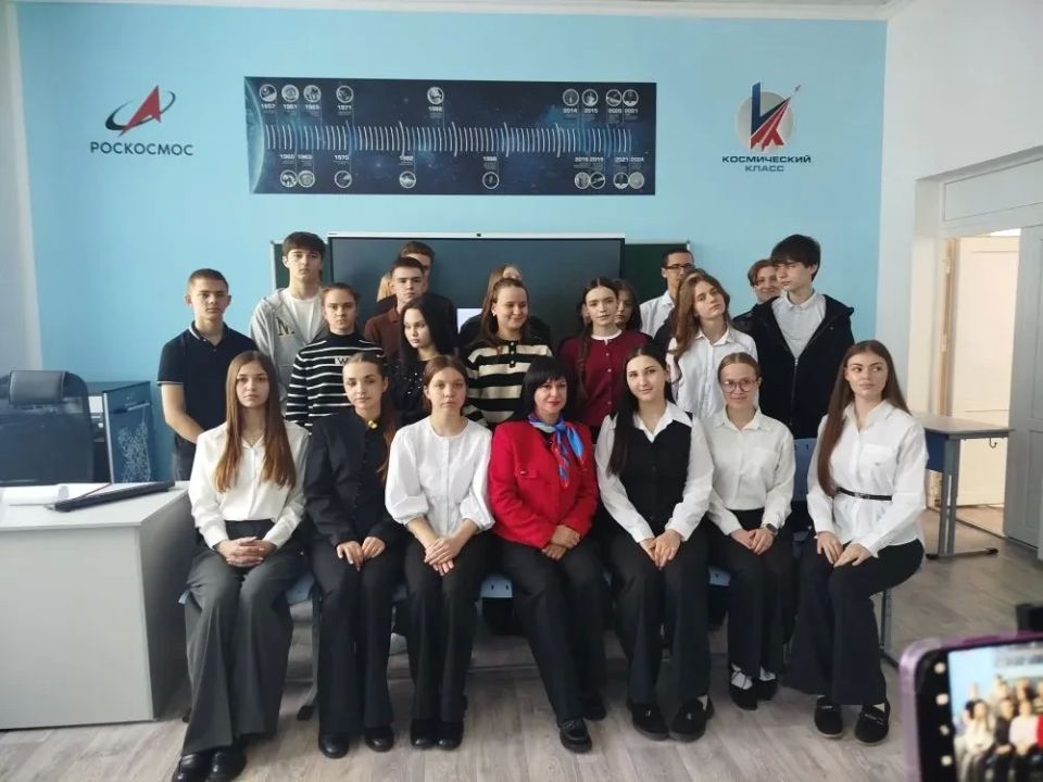 Сегодня в Ровеньковской гимназии №1 им. Г.С. Шонина прошла встреча в рамках направления «ГосСтарт.Диалог» программы «ГосСтарт Сегодня в Ровеньковской гимназии №1 им. Г.С. Шонина прошла встреча в рамках направления «ГосСтарт.Диалог» программы «ГосСтарт