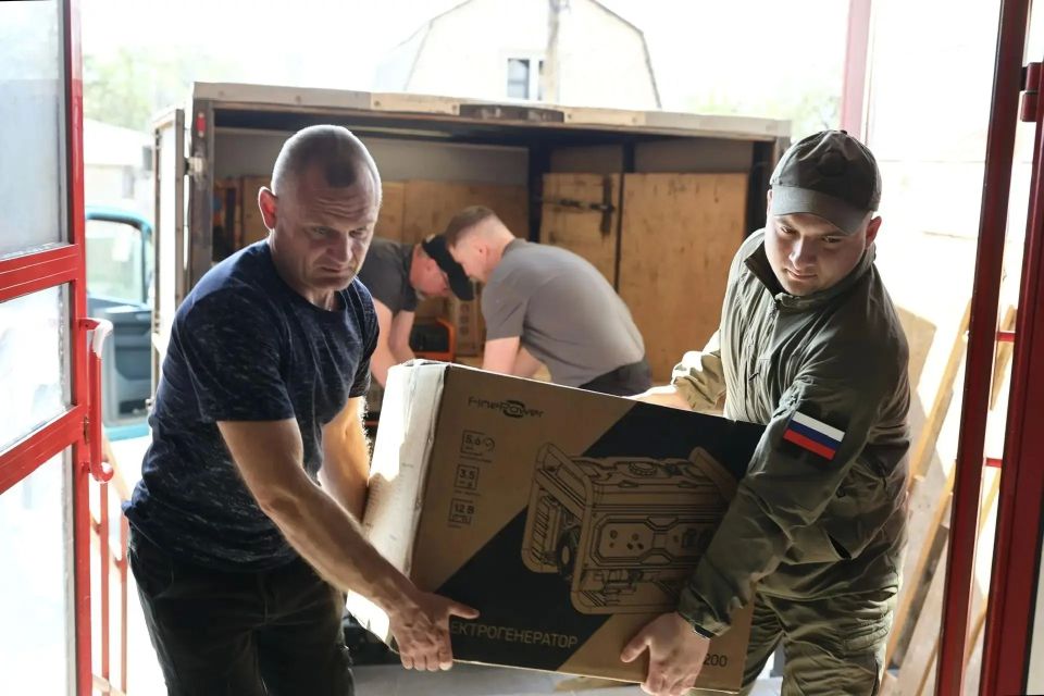 Депутаты Госсовета Татарстана доставили более полутора тонн гуманитарной помощи в Лисичанск Депутаты Госсовета Татарстана доставили более полутора тонн гуманитарной помощи в Лисичанск
