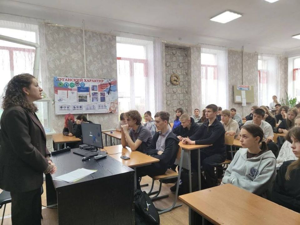 В ГБОУ ЛНР «ЛСШ №16 им. П.Б. Луспекаева» состоялась профориентационная встреча с учениками 8-10 классов и заведующим Филиалом ЦГА г. Луганска № 377 ГУП ЛНР «ЛУГМЕДФАРМ»Кляутой Яной Анатольевной В ГБОУ ЛНР «ЛСШ №16 им. П.Б. Луспекаева» состоялась профориентационная встреча с учениками 8-10 классов и заведующим Филиалом ЦГА г. Луганска № 377 ГУП ЛНР «ЛУГМЕДФАРМ»Кляутой Яной Анатольевной