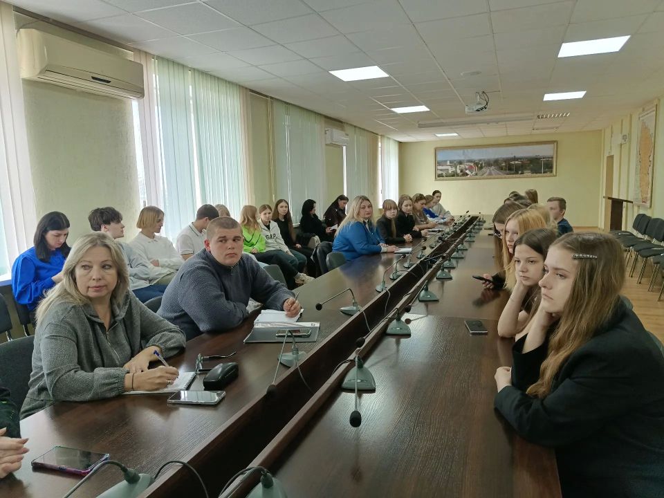 Сегодня в Ровеньках прошла встреча с волонтерами, готовыми внести свой вклад в преображение родного города Сегодня в Ровеньках прошла встреча с волонтерами, готовыми внести свой вклад в преображение родного города