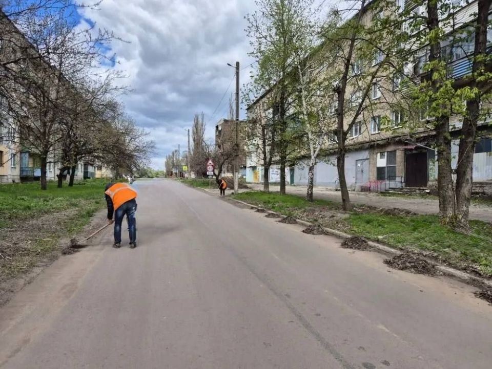 Сергей Колягин: В продолжение темы дорожного хозяйства отмечу, что поддержание автодорог в надлежащем состоянии – одна из ключевых задач, напрямую влияющая на экологию и безопасность дорожного движения Сергей Колягин: В продолжение темы дорожного хозяйства отмечу, что поддержание автодорог в надлежащем состоянии – одна из ключевых задач, напрямую влияющая на экологию и безопасность дорожного движения