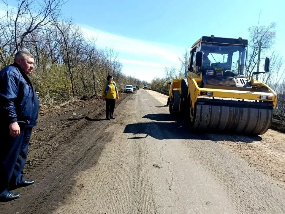 В селе Михайлюки по народной программе Единой России ремонтируют дорогу В селе Михайлюки по народной программе Единой России ремонтируют дорогу
