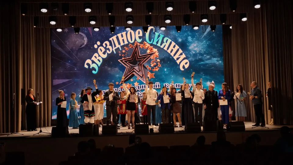 Вокалисты из Перевальского округа зажгли на конкурсе «Звёздное сияние» Вокалисты из Перевальского округа зажгли на конкурсе «Звёздное сияние»