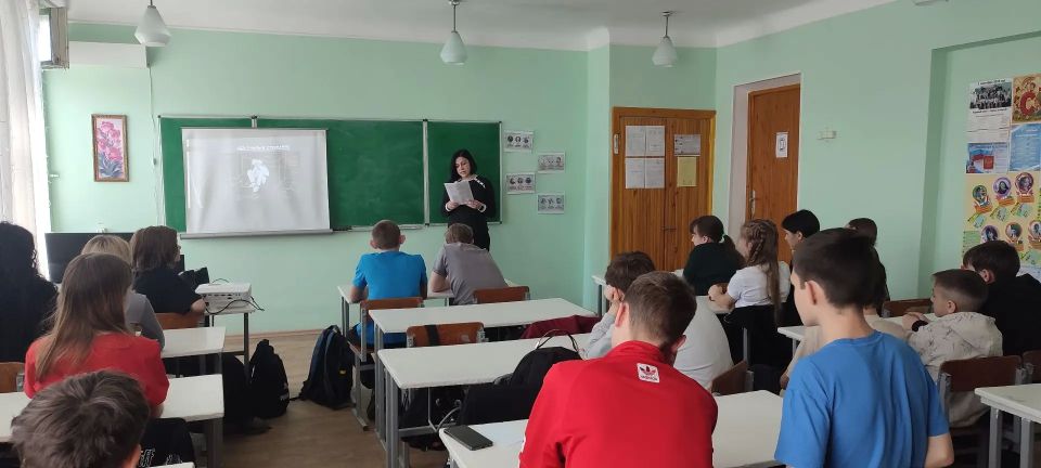 В Георгиевской средней школы №2 провели видеолектории о важном: профилактика суицидального и деструктивного поведения В Георгиевской средней школы №2 провели видеолектории о важном: профилактика суицидального и деструктивного поведения