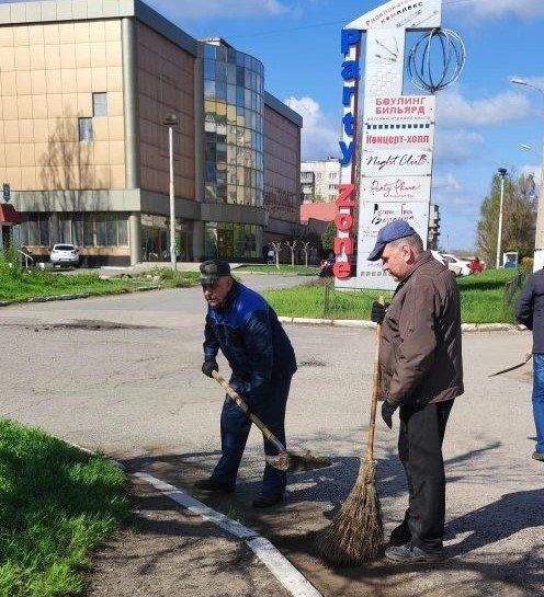 Давайте вместе сделаем наш город красивее и чище! Давайте вместе сделаем наш город красивее и чище!