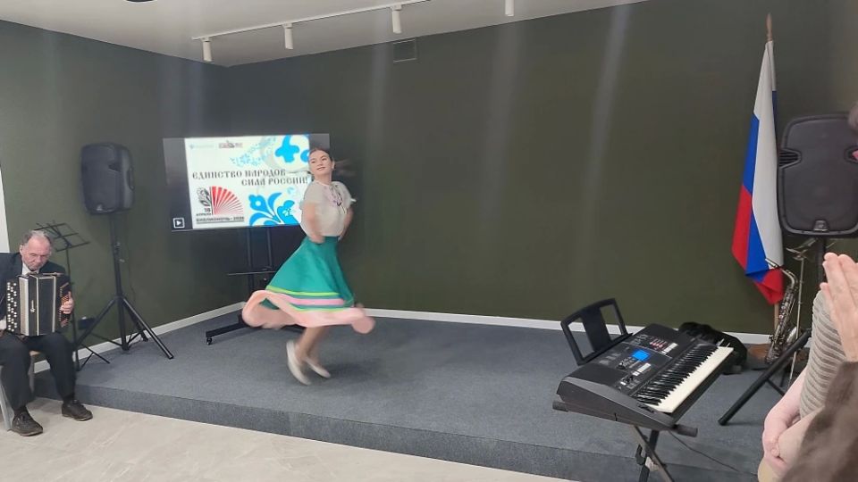 В Перевальском «Библипортале» состоялась литературномузыкальная площадка «Венок Дружбы» В Перевальском «Библипортале» состоялась литературномузыкальная площадка «Венок Дружбы»