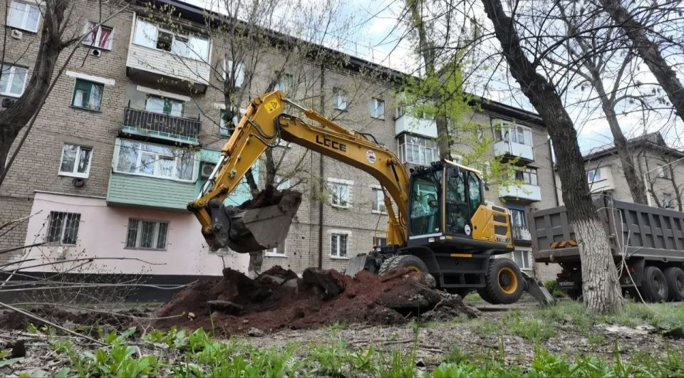 На улице Коцюбинского в Молодогвардейске начались работы по демонтажу асфальтного покрытия На улице Коцюбинского в Молодогвардейске начались работы по демонтажу асфальтного покрытия