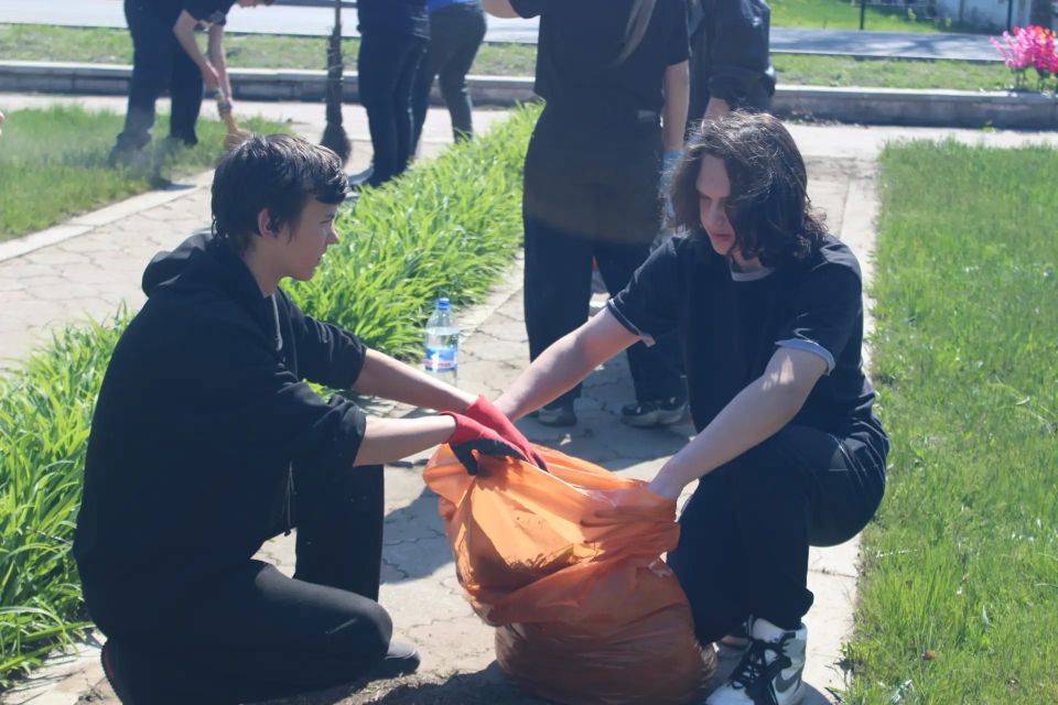В Трехизбенке состоялся субботник, посвященный Международному дню памятников и исторических мест В Трехизбенке состоялся субботник, посвященный Международному дню памятников и исторических мест