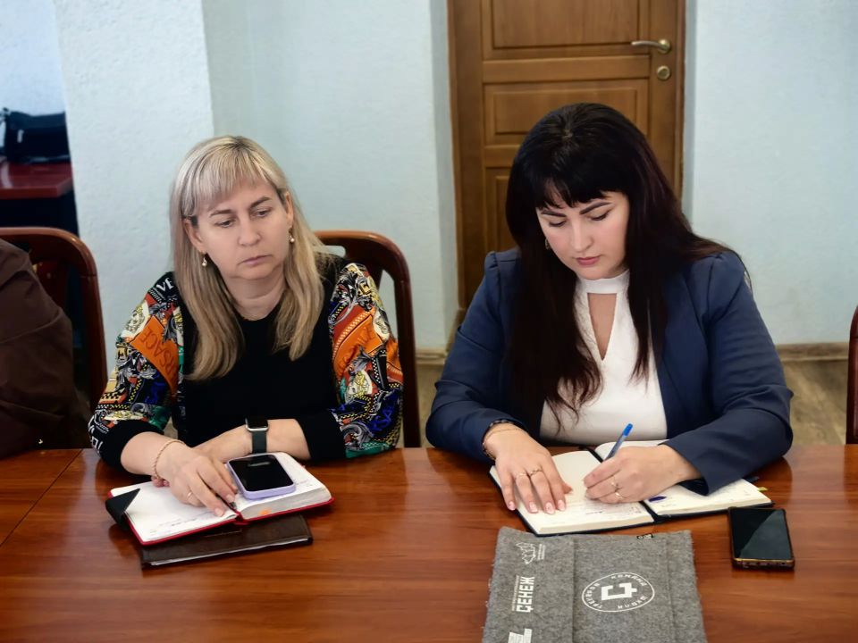 Сегодня временно исполняющий полномочия Главы Краснодонского муниципального округа Анна Гончарова провела расширенное аппаратное совещание с руководителями структурных подразделений Администрации, а также начальниками... Сегодня временно исполняющий полномочия Главы Краснодонского муниципального округа Анна Гончарова провела расширенное аппаратное совещание с руководителями структурных подразделений Администрации, а также начальниками...
